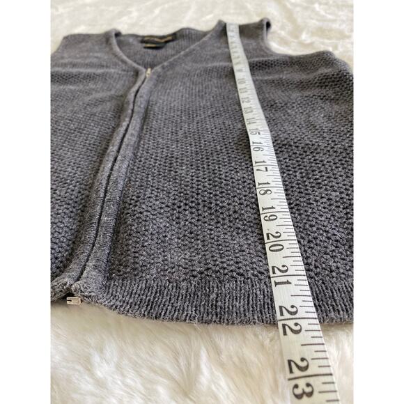 Requirements Petite Woman’s V-Neck Grey Knit Zipper Front Sweater Vest Sz PM - Picture 5 of 8